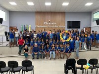 Alunos da Escola Municipal Professor Dimas visitam a Câmara de Colniza e realizam campanha de conscientização sobre o Maio Laranja